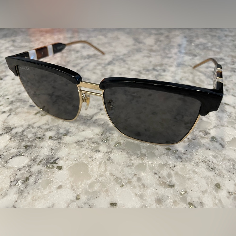 Gucci Sunglasses - Picture 2 of 8